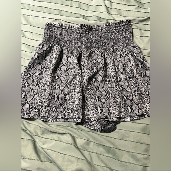 Women's python Print Shorts - Picture 3 of 5